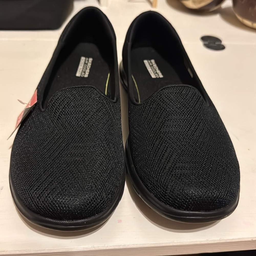 Sketchers air cooled yoga mat black shoes 7.5 NWT